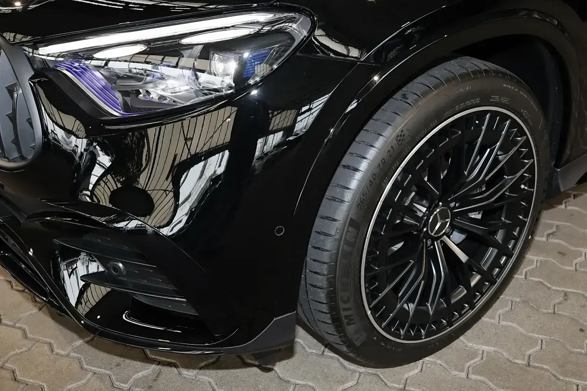 Gebraucht Mercedes GLC43 AMG AMG 421 PS (309 kW) 2026 Unilack schwarz uni SUV