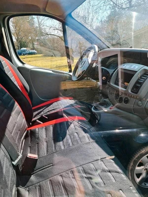 Second-hand Opel Vivaro 82 CP (60 kW) 2006 Alb Monovolum