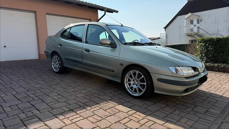 Gebraucht Renault Mégane 90 PS (66 kW) 1998 Grün Limousine