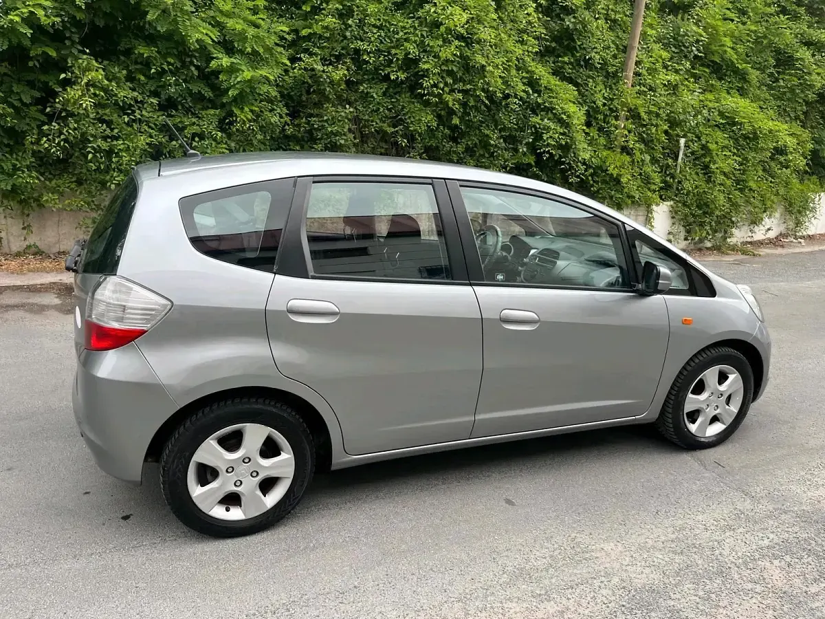 Gebraucht Honda Jazz 90 PS (66 kW) 2010 Grau Kleinwagen