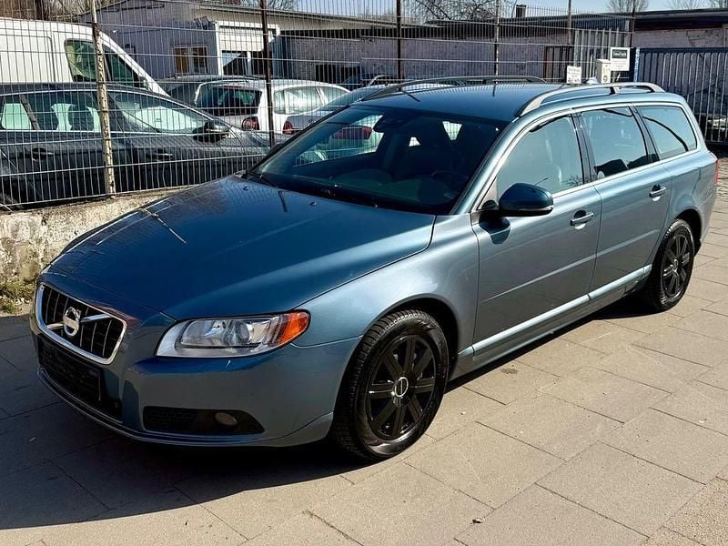 Gebraucht Volvo V70 Momentum 215 PS (158 kW) 2012 Blau Kombi