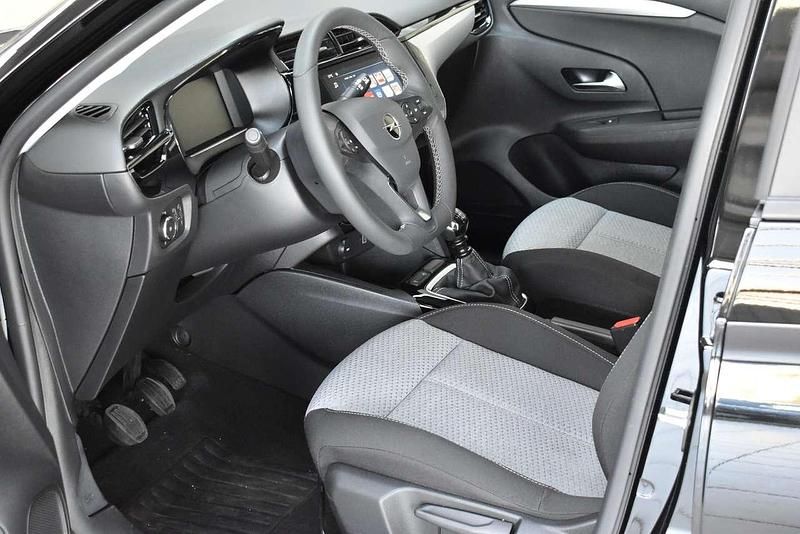 Gebraucht Opel Corsa 101 PS (74 kW) 2024 Schwarz karbon schwarz met. Kleinwagen