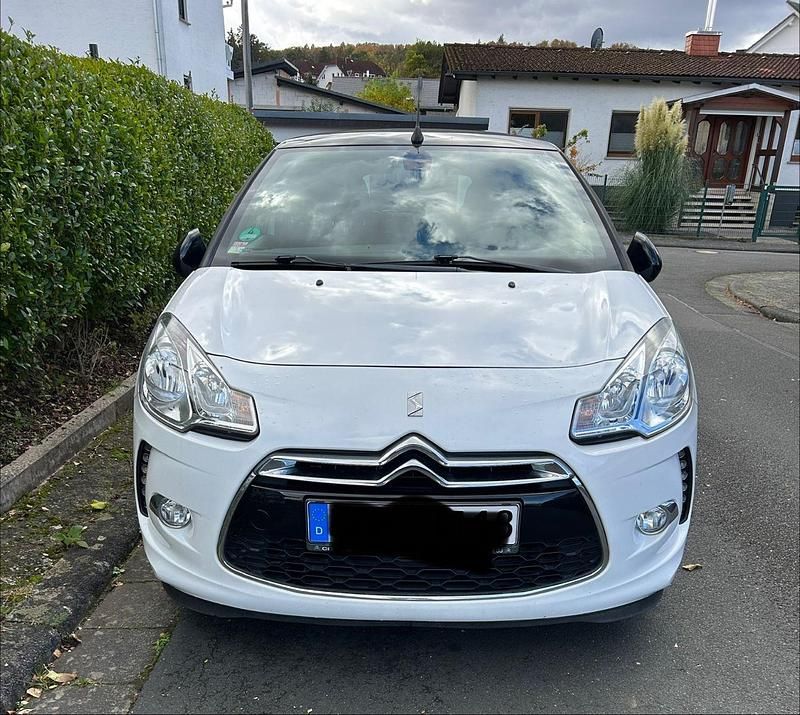 Weiß Gebraucht 2013 Citroën DS3 So Chic Kleinwagen | 5.990 € (Guter Preis) - Bild 1/4