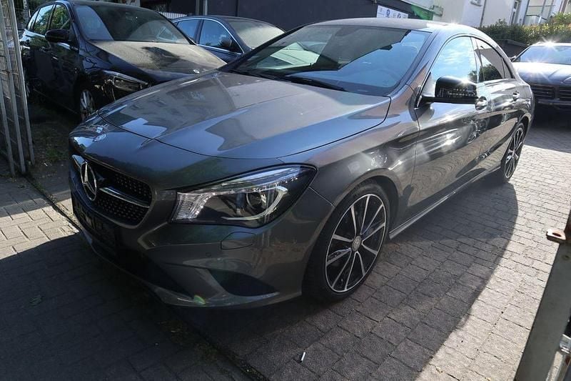 Grau Gebraucht 2014 Mercedes CLA220 Limousine | 17.490 € (Guter Preis) - Bild 1/4