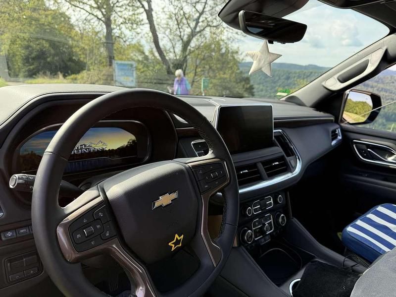 Schwarz Gebraucht 2025 Chevrolet Suburban SUV | 86.800 € - Bild 1/4