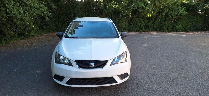 Weiß Gebraucht 2015 Seat Ibiza ST Style Kombi | 3.500 € (Fairer Preis) - Bild 1/4