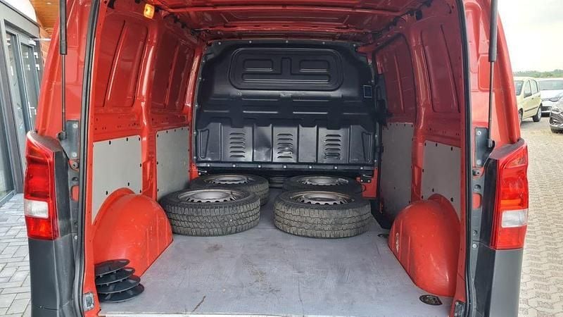 Gebraucht Mercedes Vito 114 PS (83 kW) 2019 Rot Van