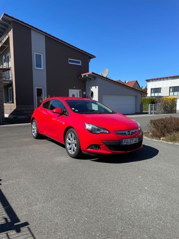 Rot Gebraucht 2012 Opel Astra GTC Limousine | 5.150 € (Fairer Preis) - Bild 1/4