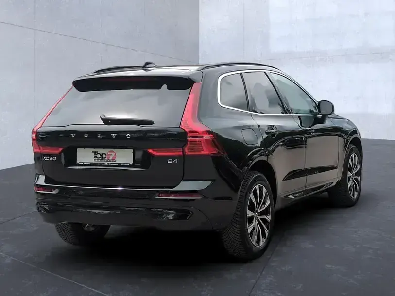 Gebraucht Volvo XC60 Core 197 PS (144 kW) 2023 Onyx black (metallic) SUV