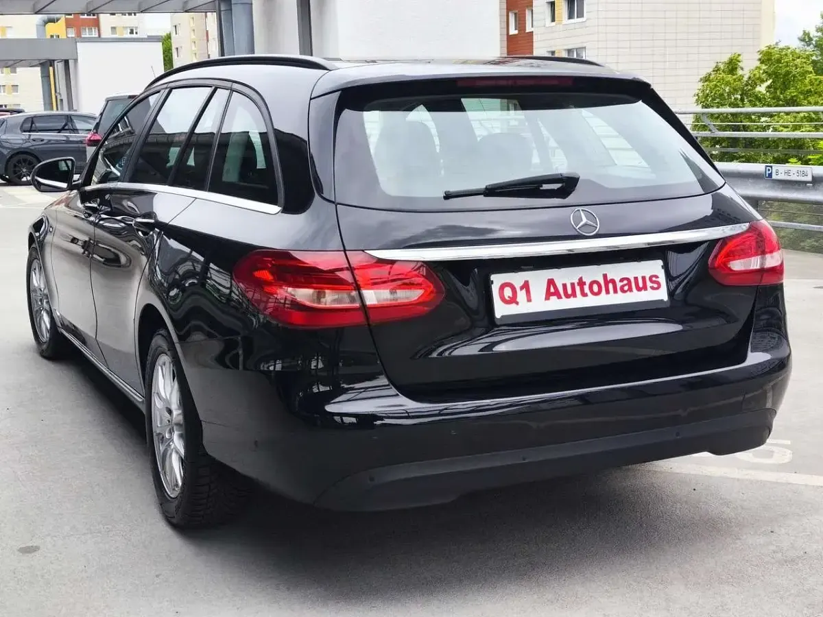 Gebraucht Mercedes C220 150 PS (110 kW) 2019 Schwarz  unilack Kombi