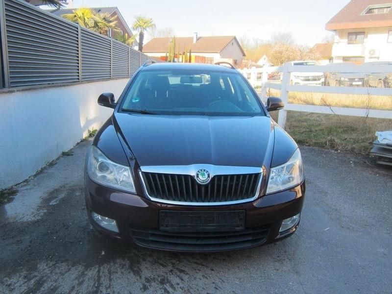 Gebraucht Skoda Octavia 140 PS (102 kW) 2010 Rot Limousine