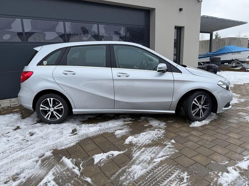 Gebraucht Mercedes B180 110 PS (80 kW) 2012 Silber Van / Kleinbus