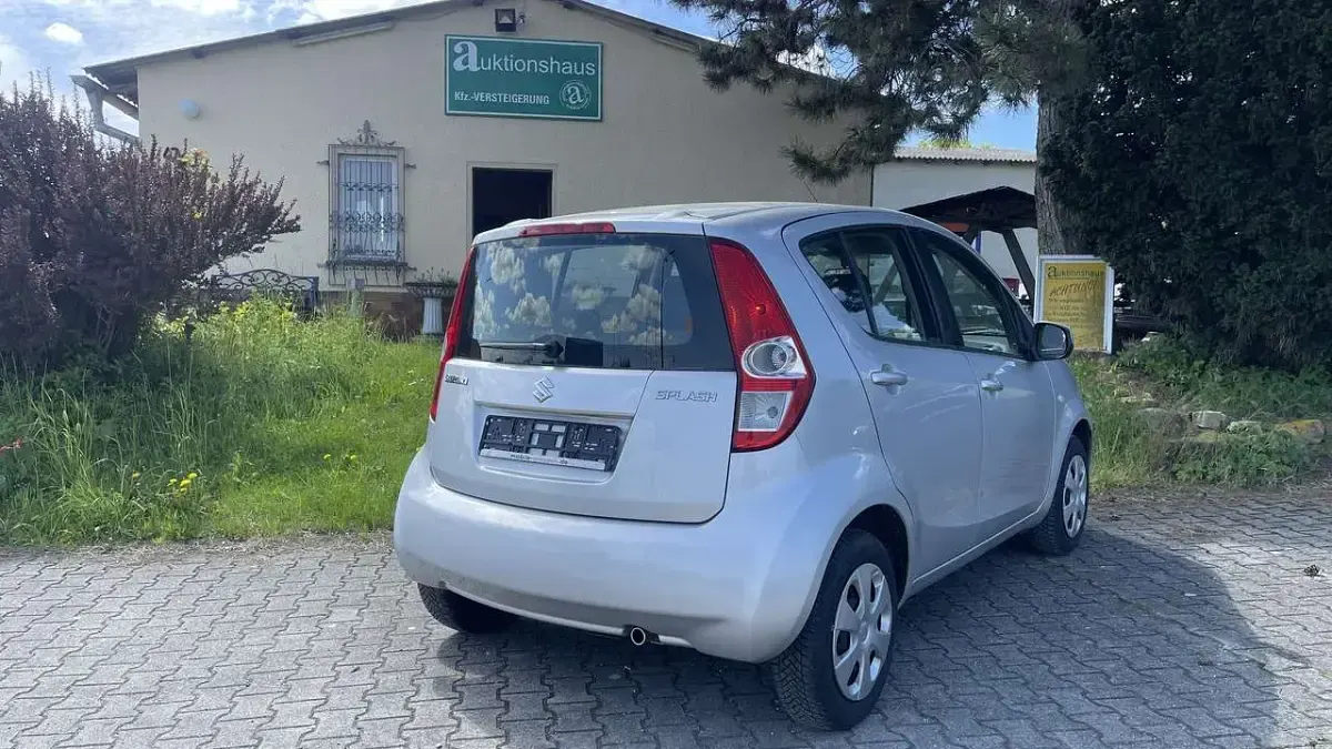 Gebraucht Suzuki Splash 65 PS (47 kW) 2010 Silber Kleinwagen