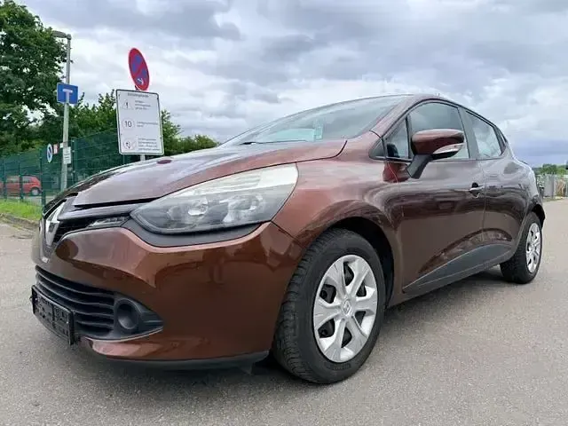 Używany Renault Clio IV Expression 73 KM (53 kW) 2014 Brązowy Sedan/Limuzyna