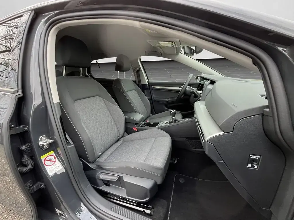 Gebraucht VW Golf VIII Move 150 PS (110 kW) 2024 Uranograu Limousine