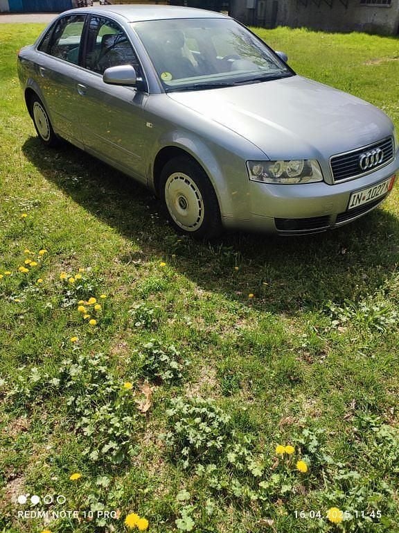 Grau Gebraucht 2003 Audi A4 Limousine | 950 € (Superpreis) - Bild 1/4