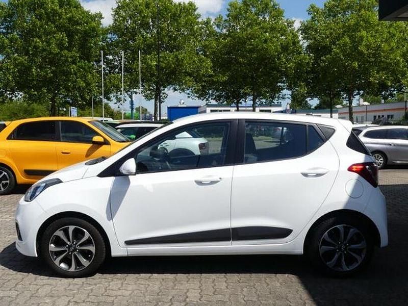 Gebraucht Hyundai i10 87 PS (63 kW) 2015 Weiß Kleinwagen