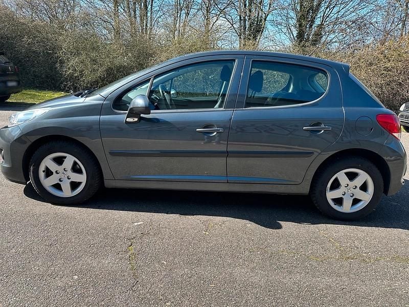 Gebraucht Peugeot 207 90 PS (66 kW) 2012 Grau Limousine