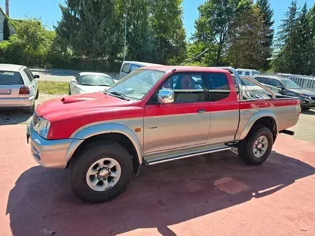 Gebraucht Mitsubishi L200 281 PS (206 kW) 2000 Rot Pickup