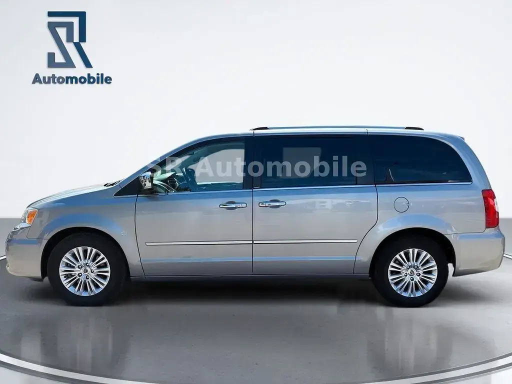Gebraucht Lancia Voyager Platinum 178 PS (130 kW) 2013 Silber Van / Kleinbus