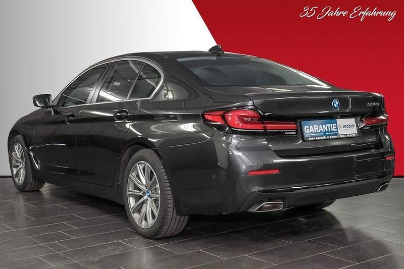 Gebraucht BMW 530e 184 PS (135 kW) 2023 Sophistograu Limousine