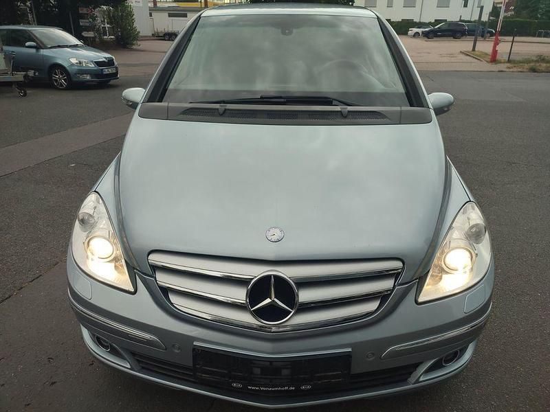 Blau Gebraucht 2005 Mercedes B200 Avantgarde Van / Kleinbus | 1.790 € (Fairer Preis) - Bild 1/4