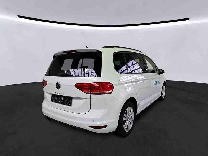 Gebraucht VW Touran Comfortline 150 PS (110 kW) 2022 Weiß Van / Kleinbus