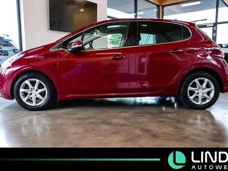 Gebraucht Peugeot 208 Active 82 PS (60 kW) 2014 Rot Kleinwagen