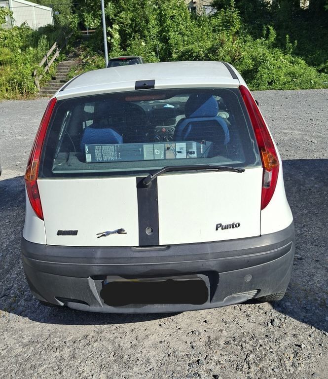 Weiß Gebraucht 2000 Fiat Punto S Kleinwagen | 650 € (Guter Preis) - Bild 1/4