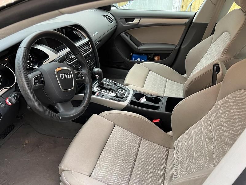 Second-hand Audi A5 170 CP (125 kW) 2011 Argintiu Coupe