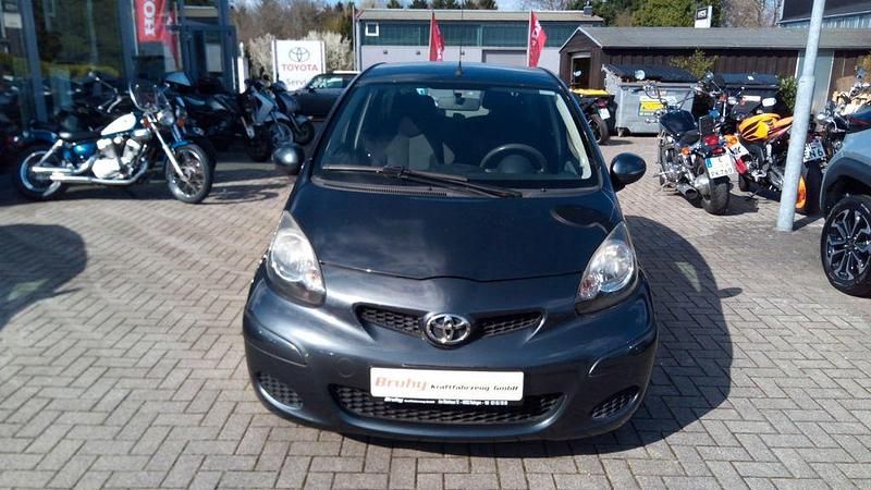 Gebraucht Toyota Aygo Cool 68 PS (50 kW) 2010 Grau Kleinwagen