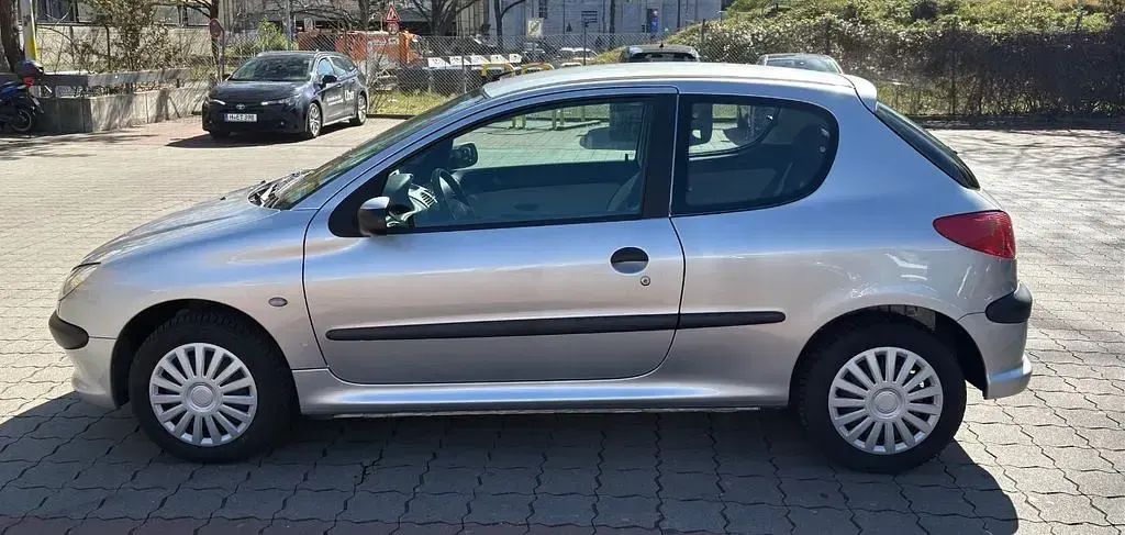 Gebraucht Peugeot 206 60 PS (44 kW) 2005 Silber Limousine