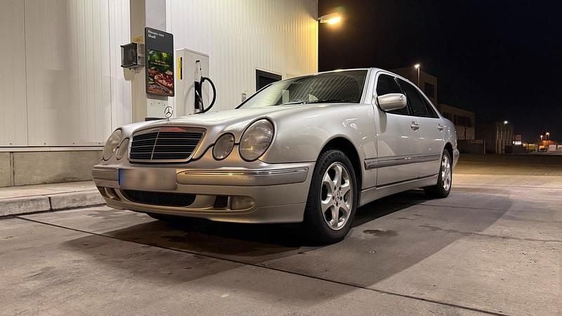 Gebraucht Mercedes E320 Elegance 197 PS (144 kW) 2001 Silber Limousine