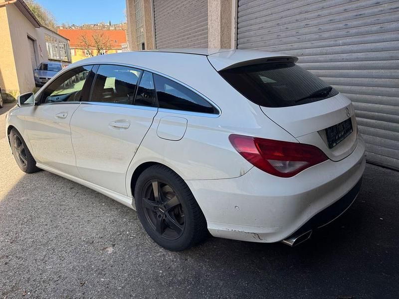 Gebraucht Mercedes CLA200 136 PS (100 kW) 2015 Weiß Limousine