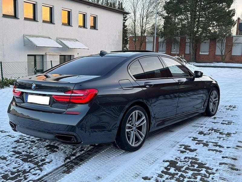 Gebraucht BMW 750 Shadowline 400 PS (294 kW) 2018 Grau Limousine