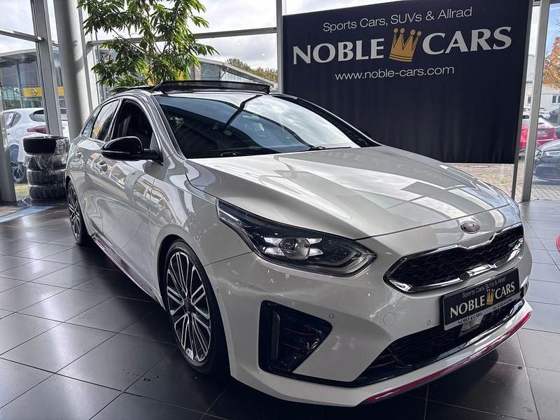 Weiß Gebraucht 2020 Kia ProCeed GT Kleinwagen | 24.590 € (Fairer Preis) - Bild 1/4