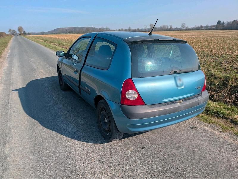 Gebraucht Renault Clio II 75 PS (55 kW) 2003 Grün Kleinwagen