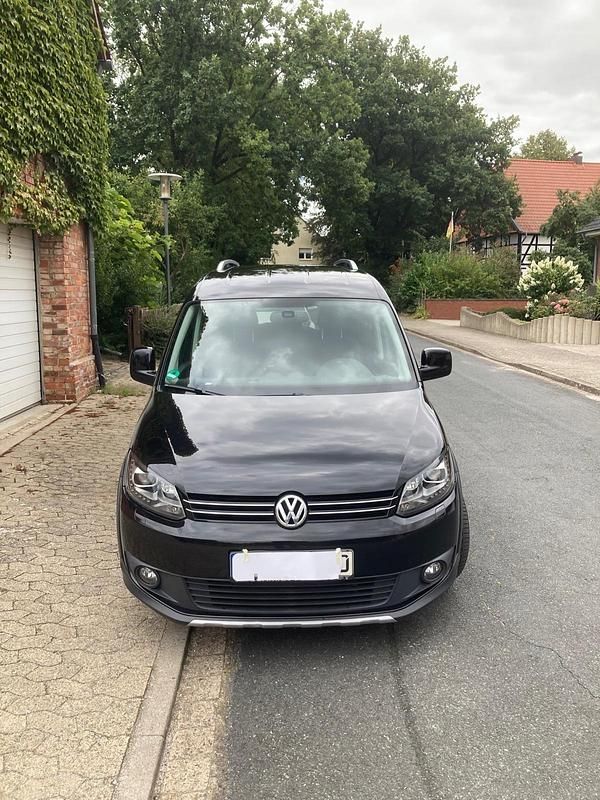 Schwarz Gebraucht 2015 VW Caddy Van / Kleinbus | 17.500 € - Bild 1/4
