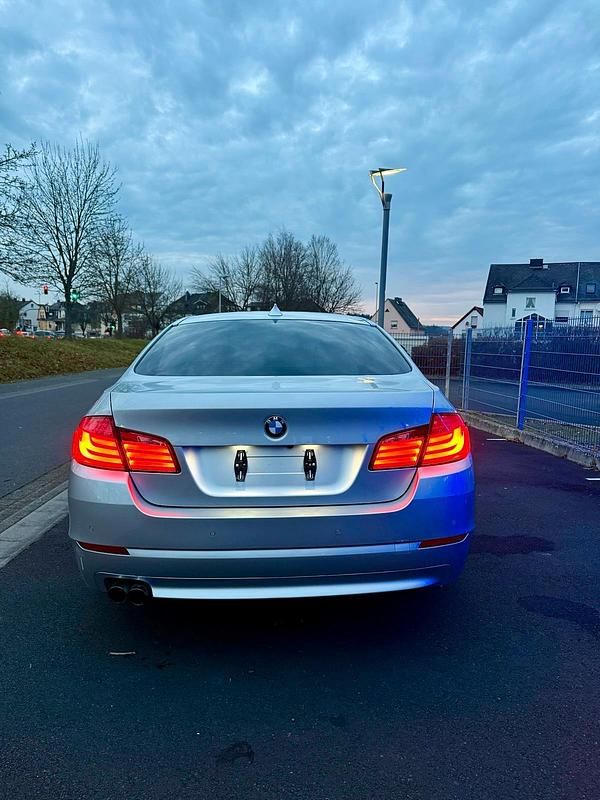 Gebraucht BMW 528 258 PS (189 kW) 2010 Silber Limousine