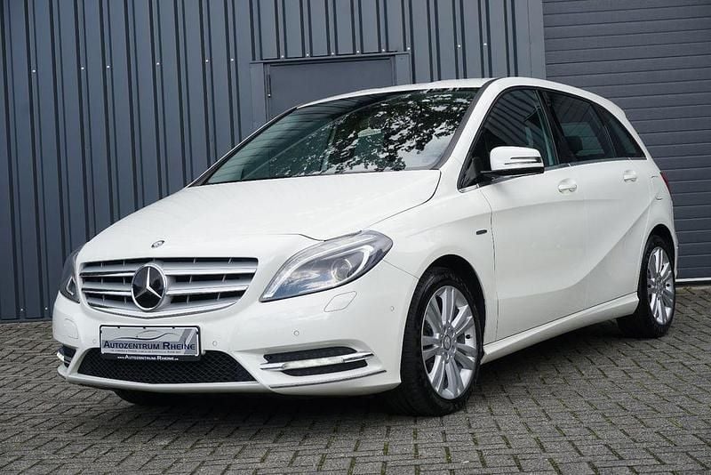 Gebraucht Mercedes B180 122 PS (89 kW) 2011 Weiß Van / Kleinbus