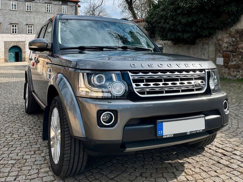 Grau Gebraucht 2015 Land Rover Discovery 4 HSE SUV | 24.800 € (Teuer) - Bild 1/4