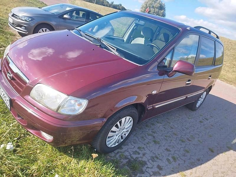 Rot Gebraucht 2006 Hyundai Trajet GLS Van / Kleinbus | 3.900 € - Bild 1/4