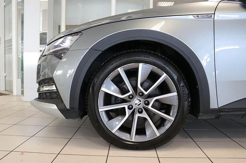 Gebraucht Skoda Superb Scout 4x4 200 PS (147 kW) 2021 Grau Limousine