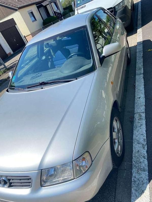 Gebraucht 2001 Audi A3 Attraction Limousine | 1.100 € (Superpreis) - Bild 1/4