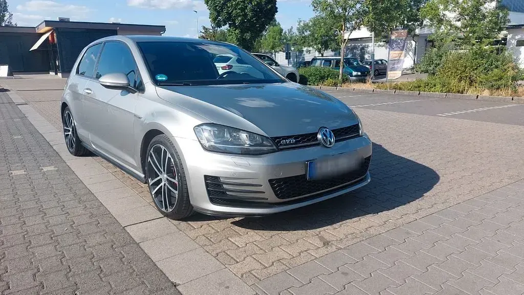 Gebraucht VW Golf VII Sound 184 PS (135 kW) 2015 Gold Limousine