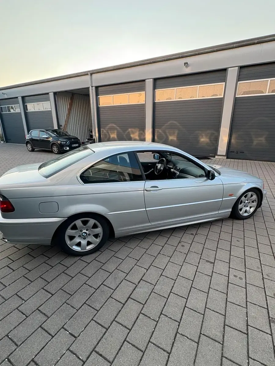 Gebraucht BMW 320 Basis 170 PS (125 kW) 2002 Silber Coupé