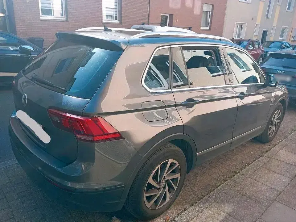 Gebraucht VW Tiguan Sound 150 PS (110 kW) 2018 Grau SUV