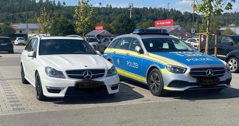 Schwarz Gebraucht 2013 Mercedes C63 AMG AMG Kombi | 48.500 € (Etwas zu teuer) - Bild 1/4