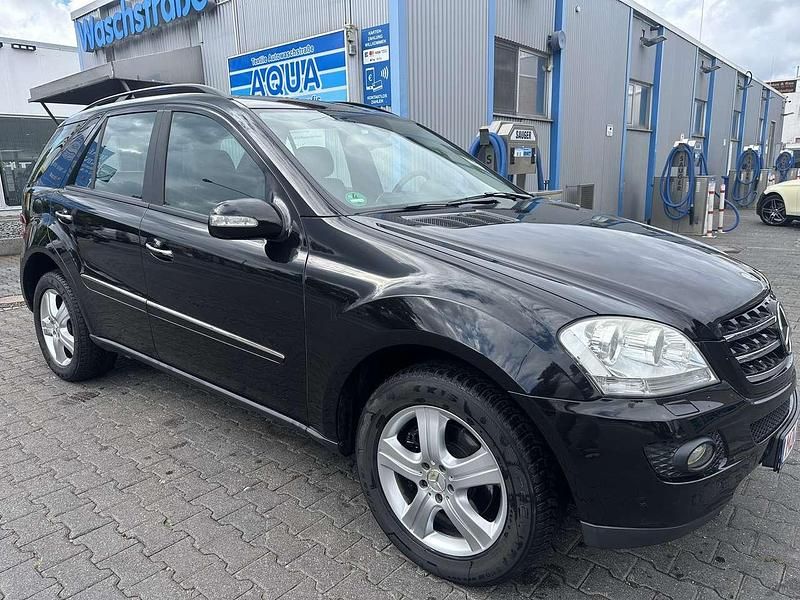 Schwarz Gebraucht 2006 Mercedes ML350 SUV | 7.900 € (Guter Preis) - Bild 1/4