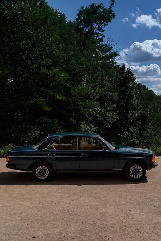 Gebraucht Mercedes 200 109 PS (80 kW) 1982 Blau Limousine